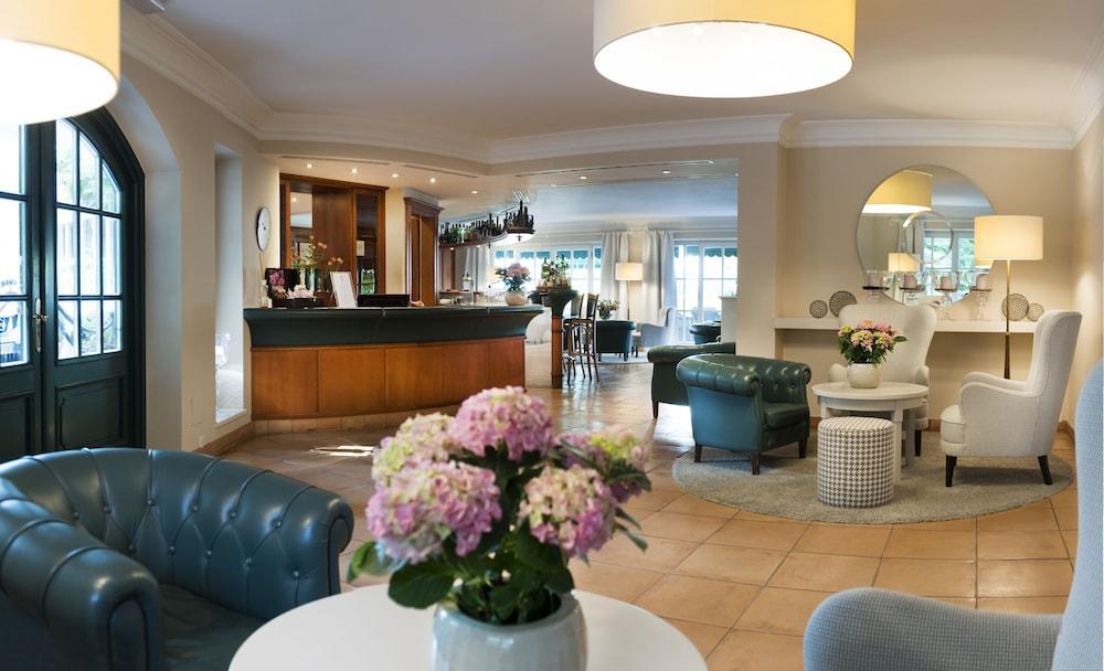 Hotel Pienzenau Am Schlosspark Merano Ngoại thất bức ảnh