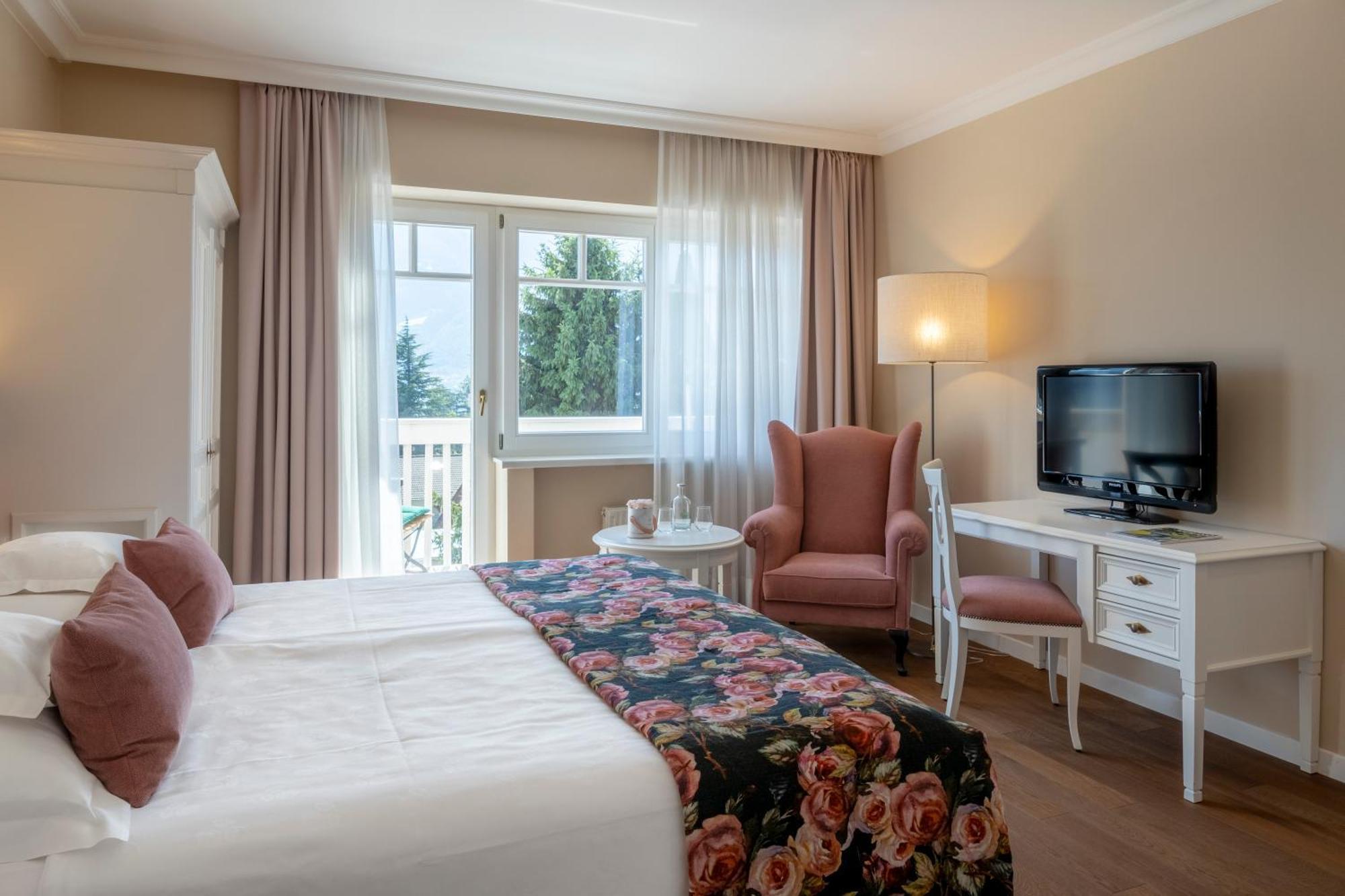 Hotel Pienzenau Am Schlosspark Merano Ngoại thất bức ảnh