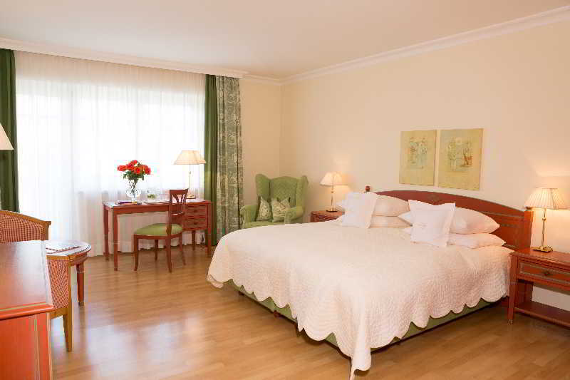 Hotel Pienzenau Am Schlosspark Merano Ngoại thất bức ảnh